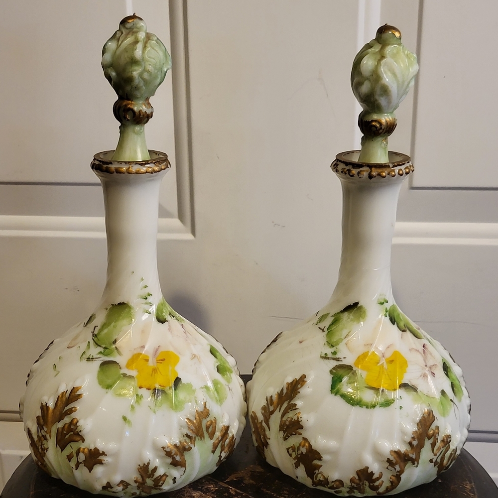 ANTIQUE C. 1800S) DITHRIDGE HAND PAINTED Barbers MIlk Glass BLUE LEAVES 10 1/3"